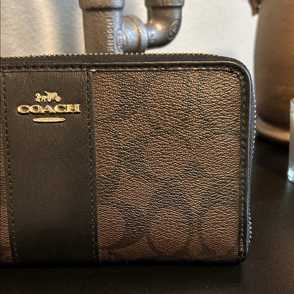 Coach Signature Brown and Black Zip Wallet - Picture 3 of 12